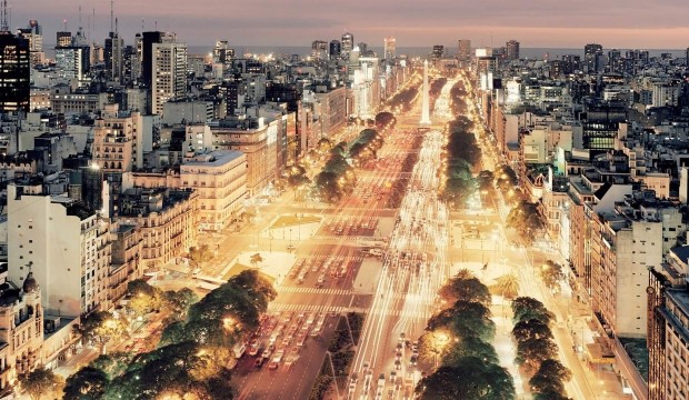 Buenos-aires-traffic-city-night-1080×1920