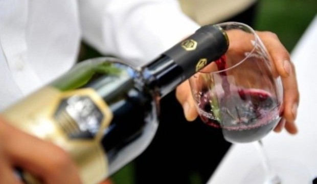servire vino
