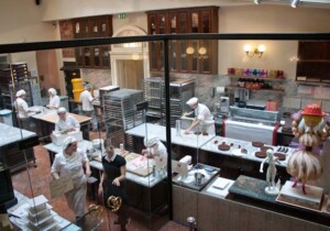 Attrezzature per bar e ristoranti: come scegliere strumenti che garantiscono velocità, qualità e sicurezza