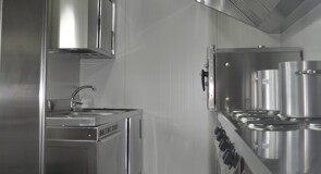 Forniture professionali per la ristorazione: come scegliere ciò che serve davvero per lavorare meglio ogni giorno