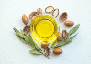 Olio di Argan: non solo capelli, gli usi furbi che pochi considerano